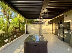 Holland Link (D10), Terrace #522817641